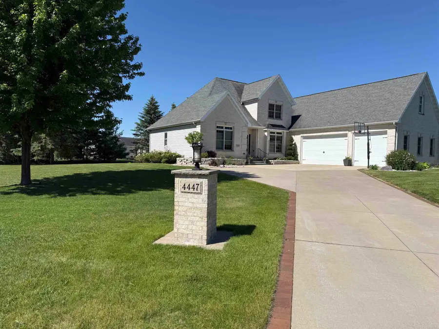 4447 Harbor Village Drive, Omro, WI 54963 - #2