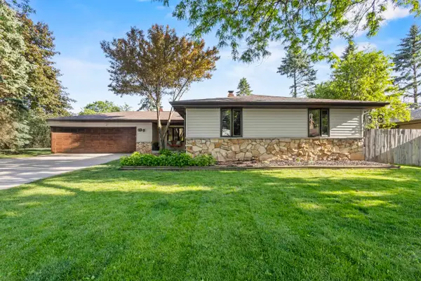 1731 Oakridge Court, MENASHA, WI 54952