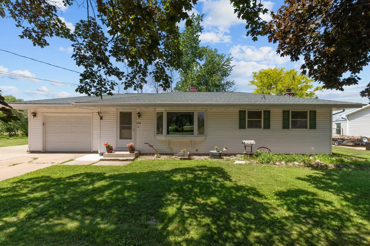 409 E Mary Street, Black Creek, WI 54106-9794 - #1