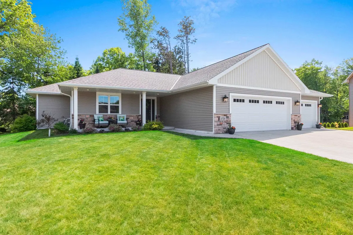 2731 Crestwood Springs Court, Green Bay, WI 54304-4521 - #1