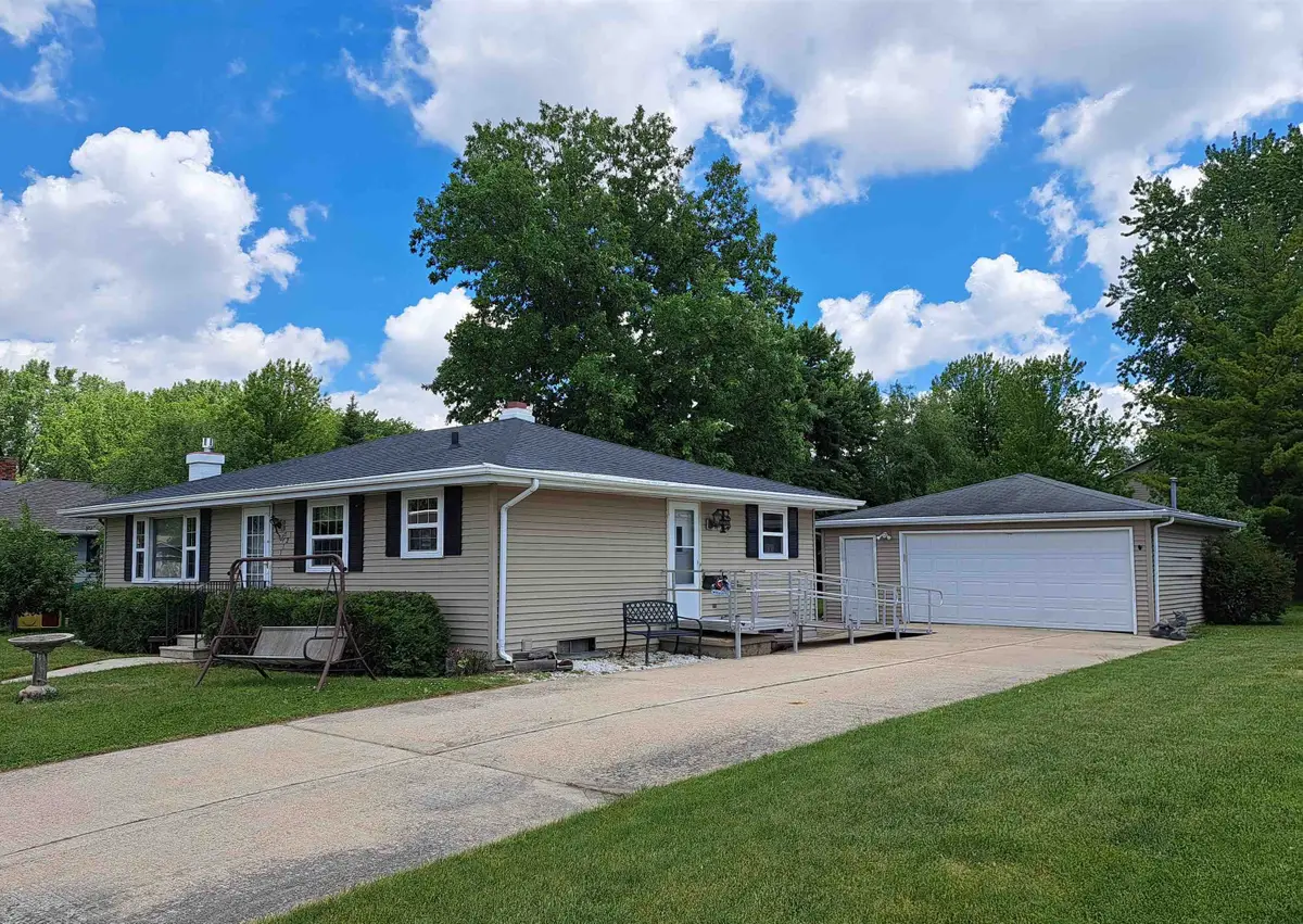 1121 Calder Street, Menasha, WI 54952 - #1