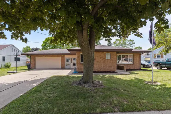 1125 Coolidge Avenue, OSHKOSH, WI 54902-3435