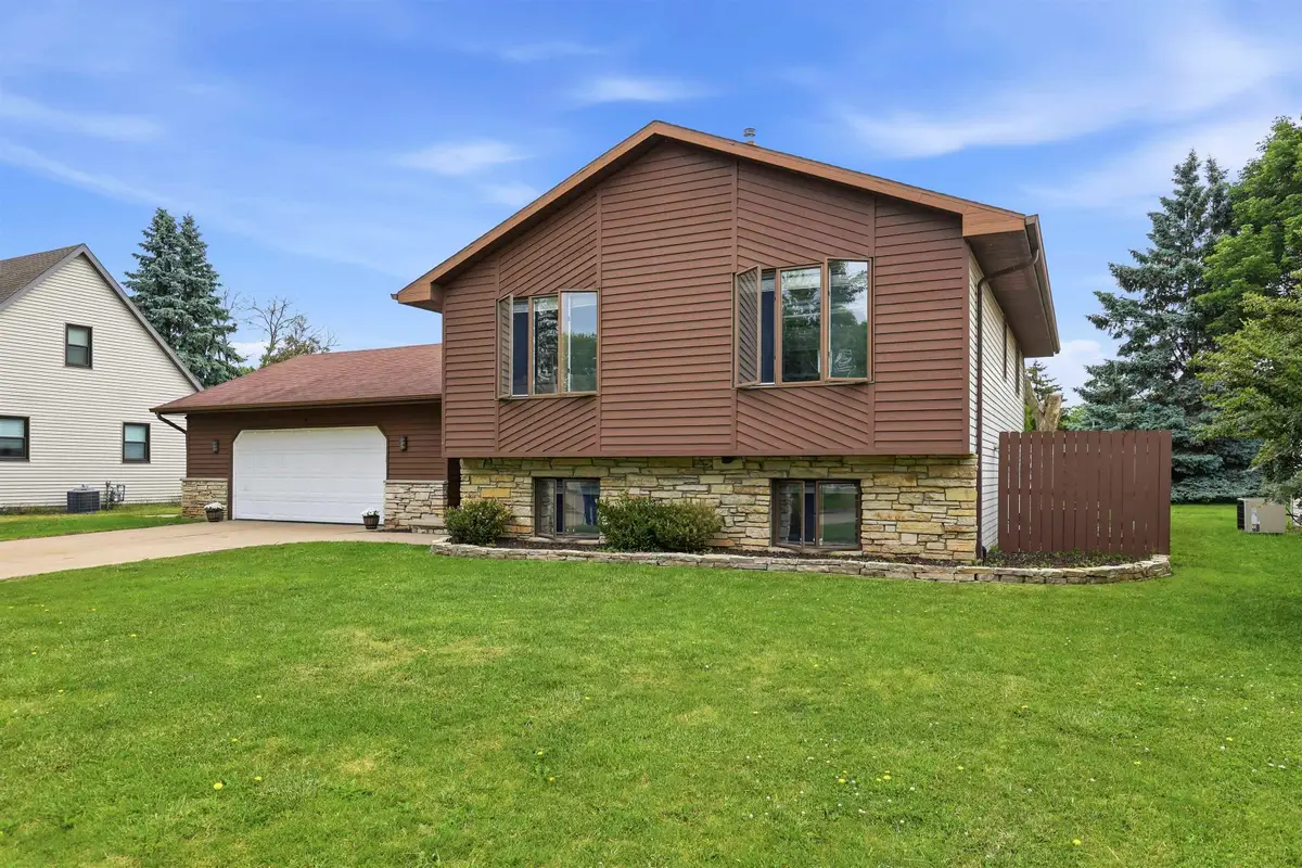 3236 S Whip Poor Will Lane, Appleton, WI 54915-4524 - #1