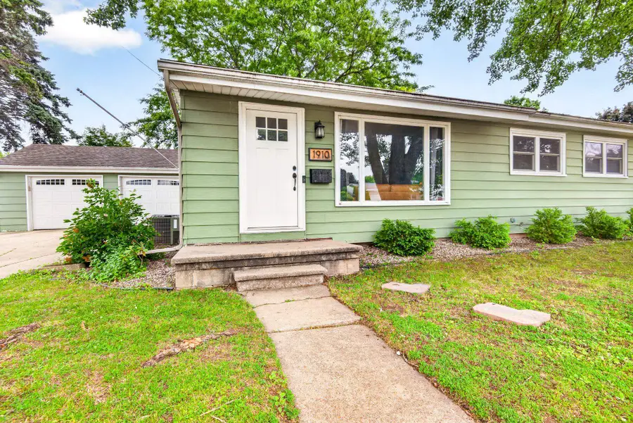 1910 Georgia Street, Oshkosh, WI 54902 - #3