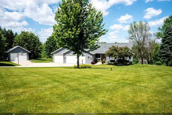 W9010 School Road, DALE, WI 54944