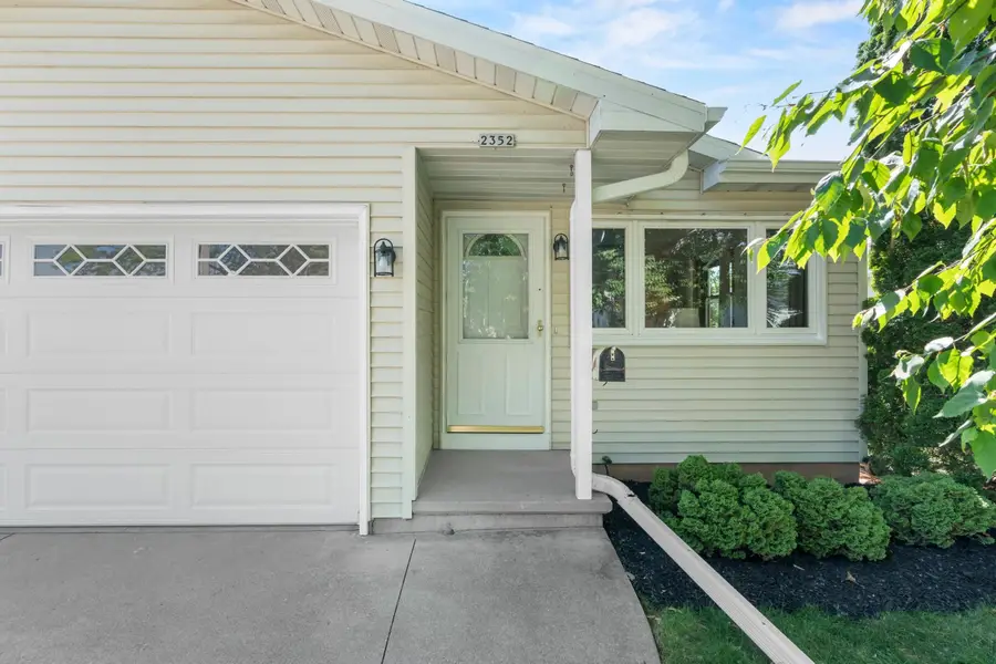 2352 Mount Vernon Street, Oshkosh, WI 54901-1940 - #2