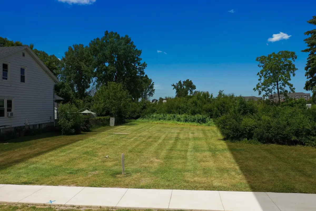 406 W 5th Avenue #23, Oshkosh, WI 54902-5906 - #1