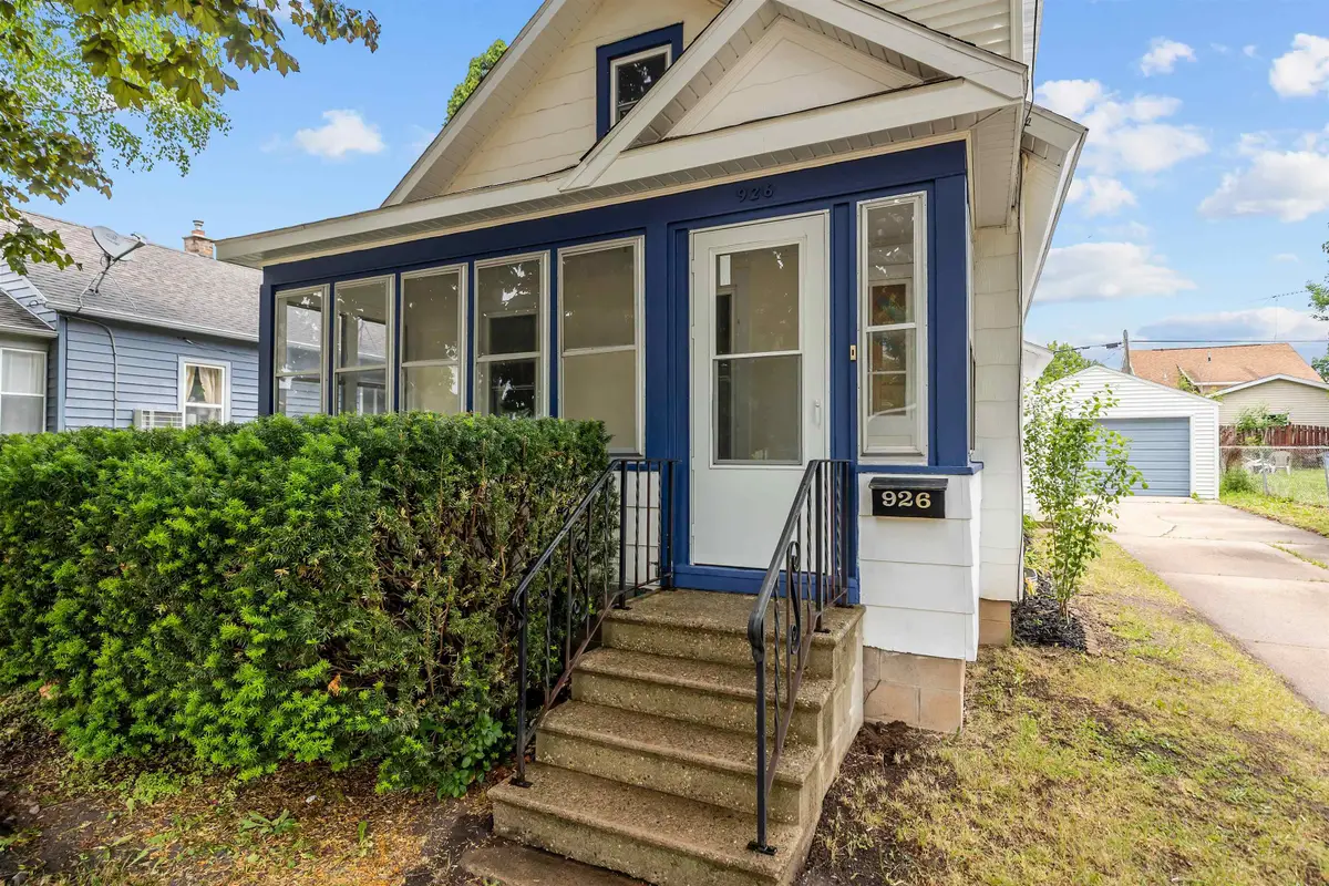 926 Dove Street, Oshkosh, WI 54902 - #1