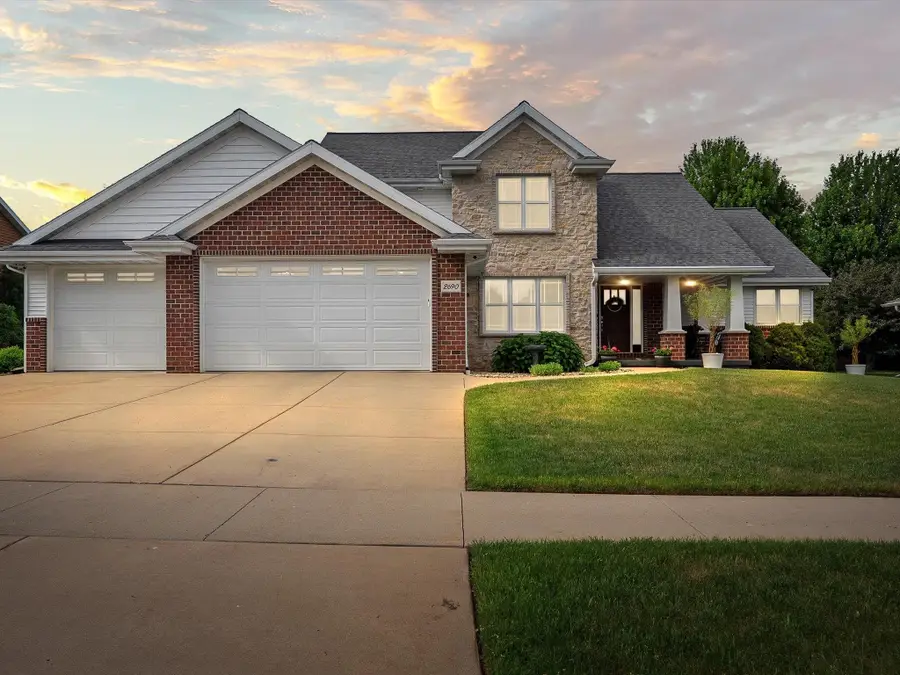 2690 Prairie Garden Trail, Green Bay, WI 54313 - #2