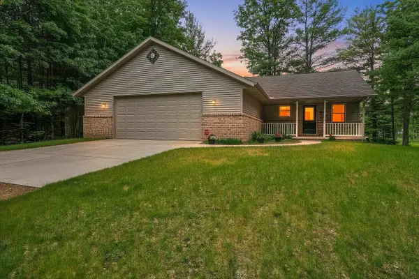 12055 Up North Lane, CRIVITZ, WI 54114
