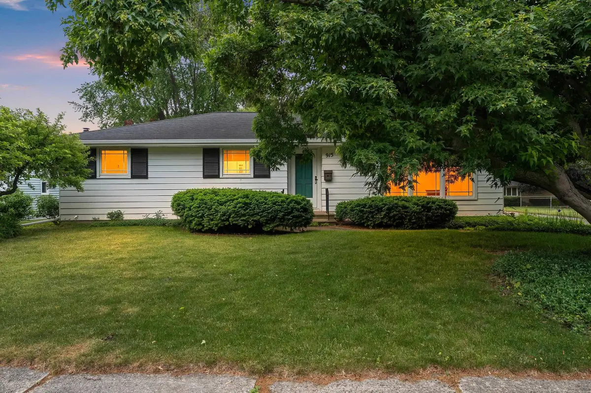 915 Tommark Street, Green Bay, WI 54304-2355 - #1