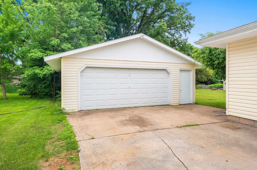 637 E Wilson Avenue, Appleton, WI 54915 - #2