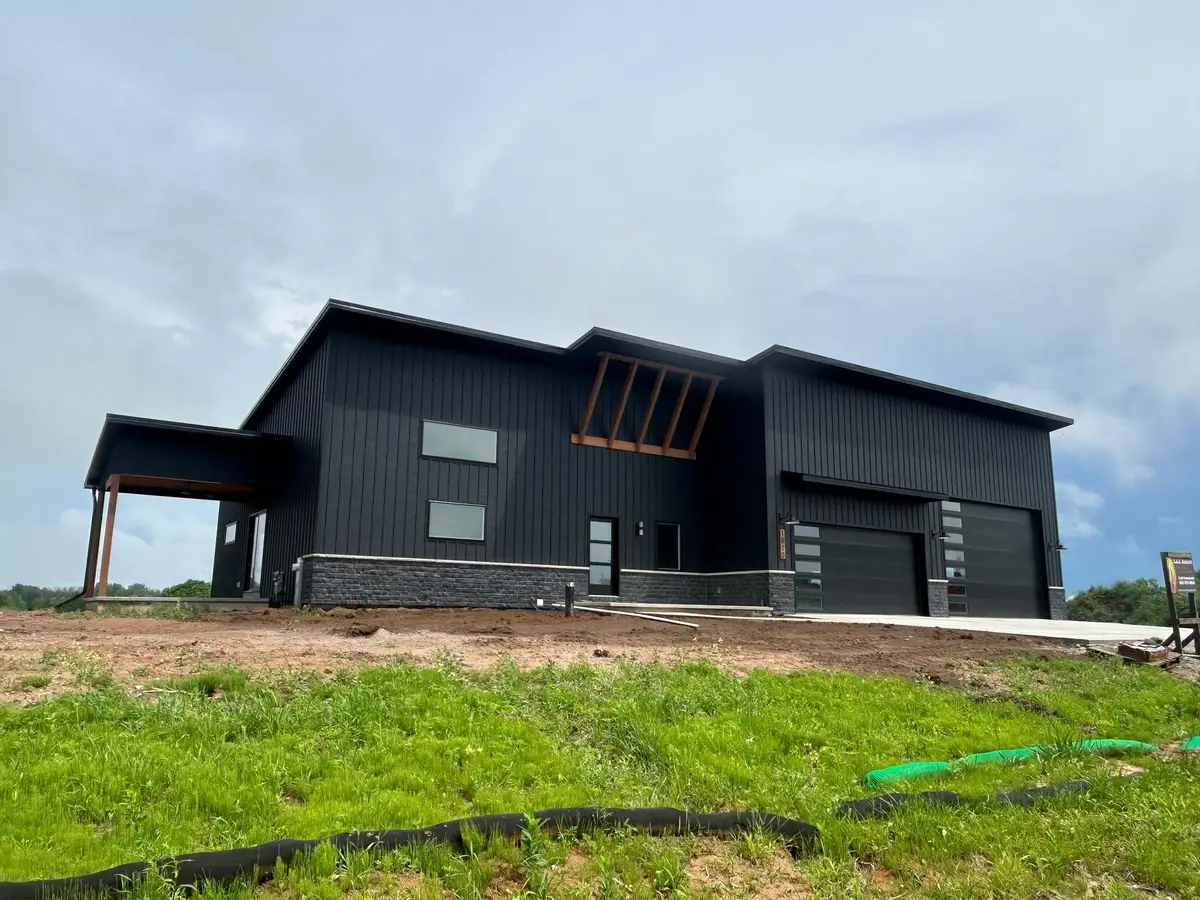 1810 Lost Trail, Suamico, WI 54313 - #1