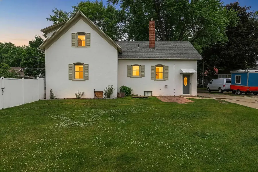 907 Elmore Street, Green Bay, WI 54303 - #2