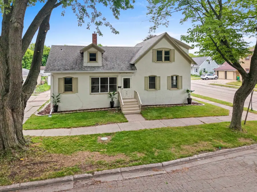 907 Elmore Street, Green Bay, WI 54303 - #3