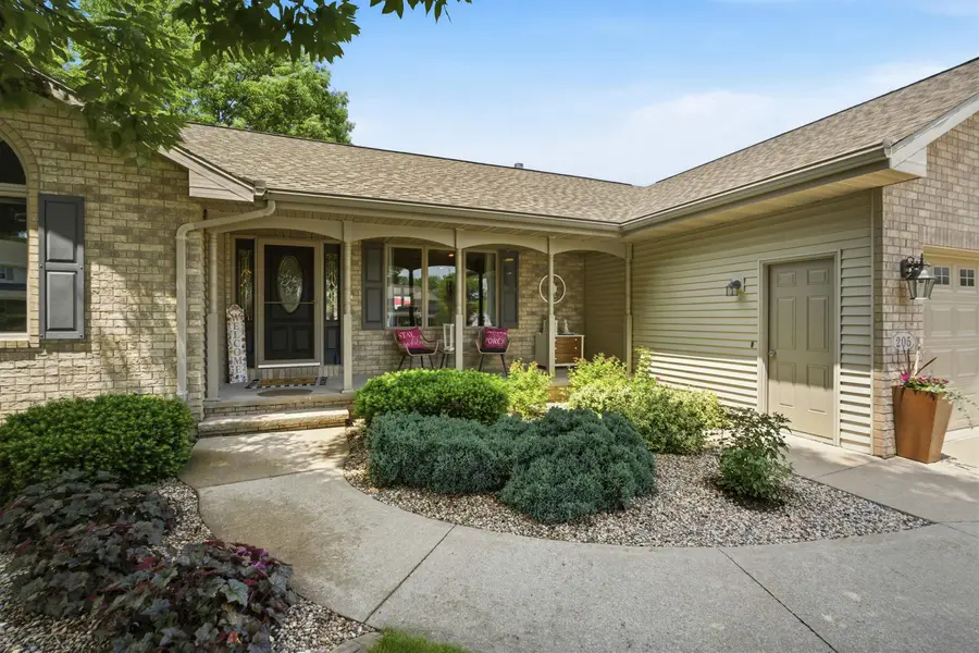 205 Oak Knoll Court, Hortonville, WI 54944 - #2