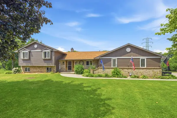 926 Millbrook Drive, NEENAH, WI 54956