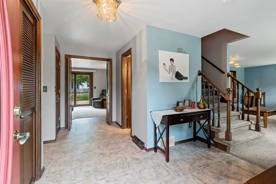 241 Scout Way, De Pere, WI 54115 - #2
