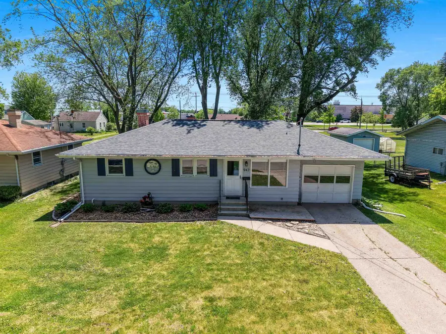 947 Redley Court, Green Bay, WI 54304-3711 - #2