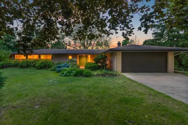 5531 Long Court, APPLETON, WI 54914-9112