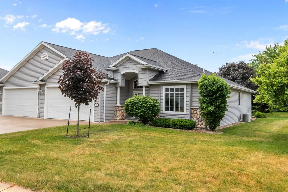111 Regent Place, Neenah, WI 54956-5077 - #1