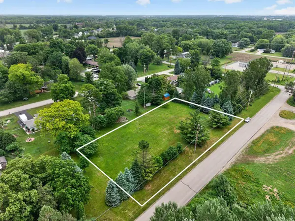 2524 Breezewood Lane, NEENAH, WI 54956