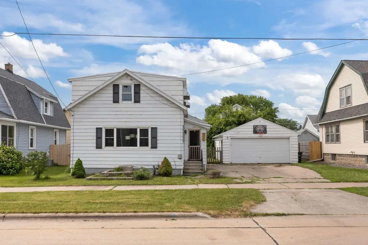831 Winnebago Avenue, Oshkosh, WI 54901 - #1