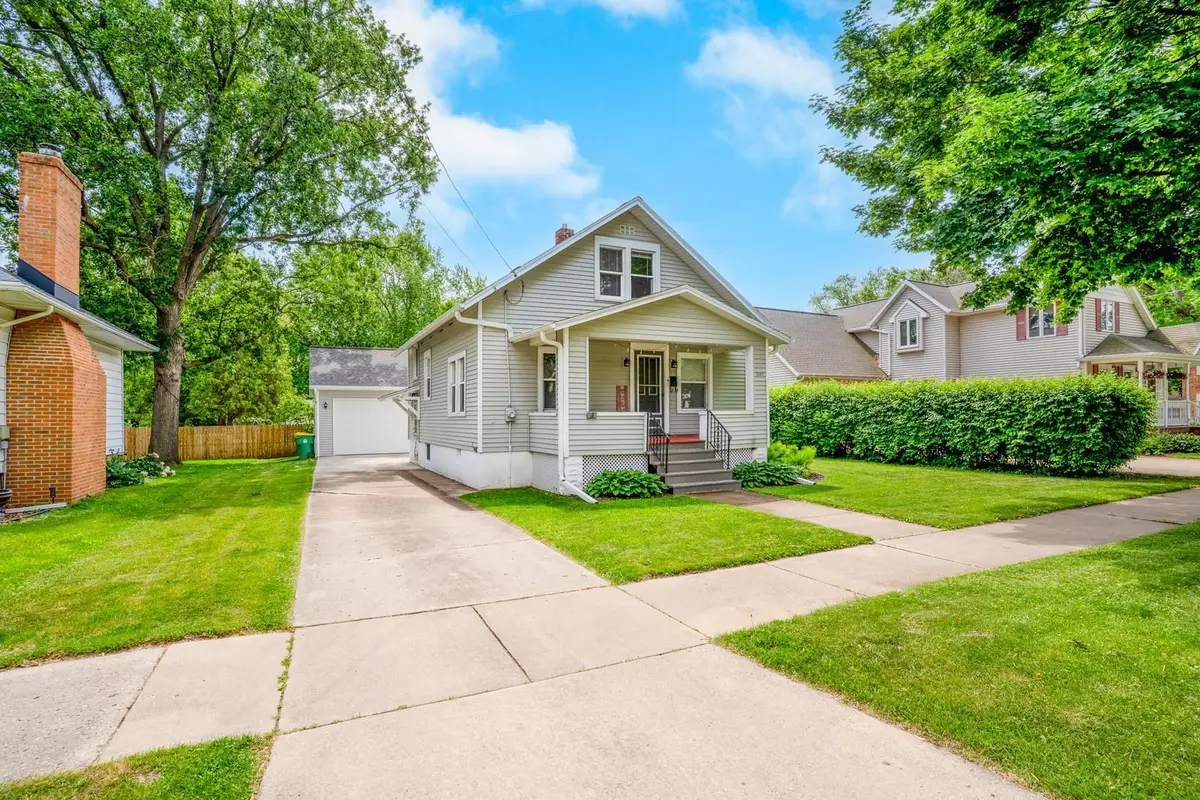 1037 S Roosevelt Street, Green Bay, WI 54301-3101 - #1