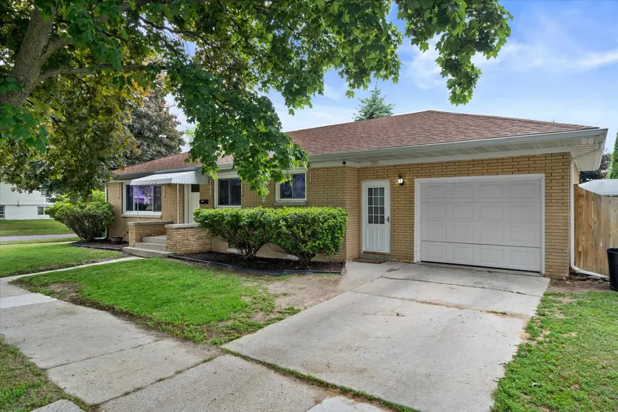 1201 S 19th Street, Manitowoc, WI 54220 - #2