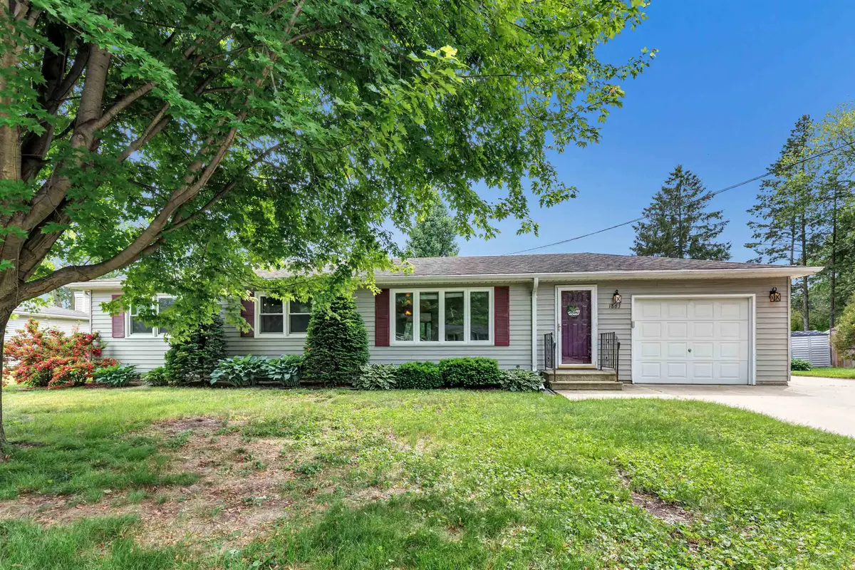 1863 Lenwood Avenue, Green Bay, WI 54303-6305 - #1