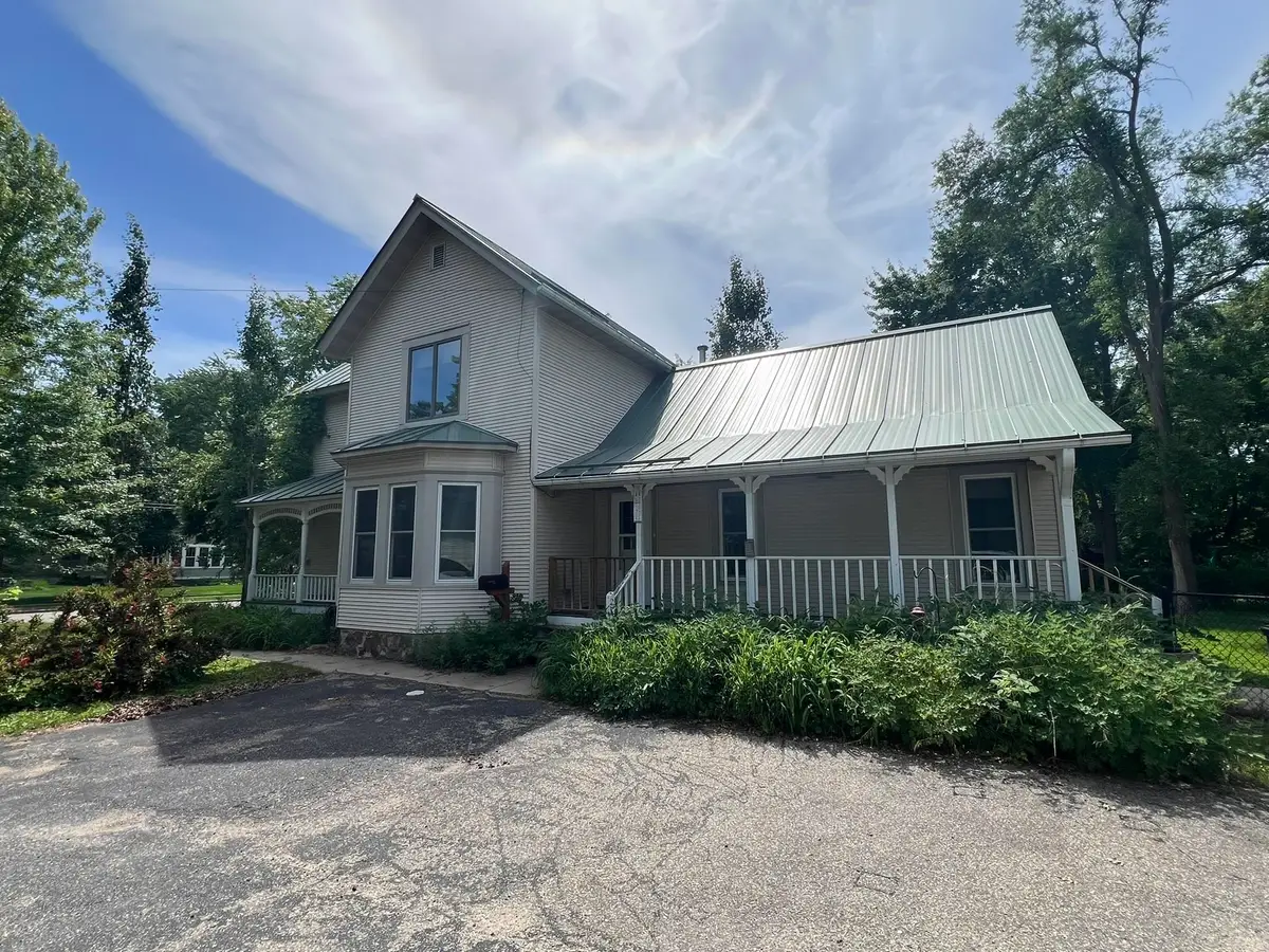 713 E Lake Street, Waupaca, WI 54981 - #1