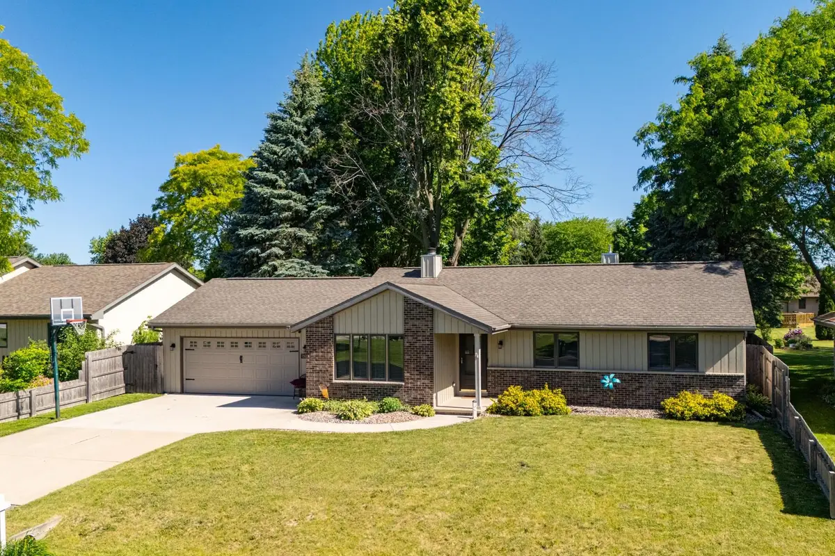 2656 W Sunnyview Road, Appleton, WI 54914 - #1