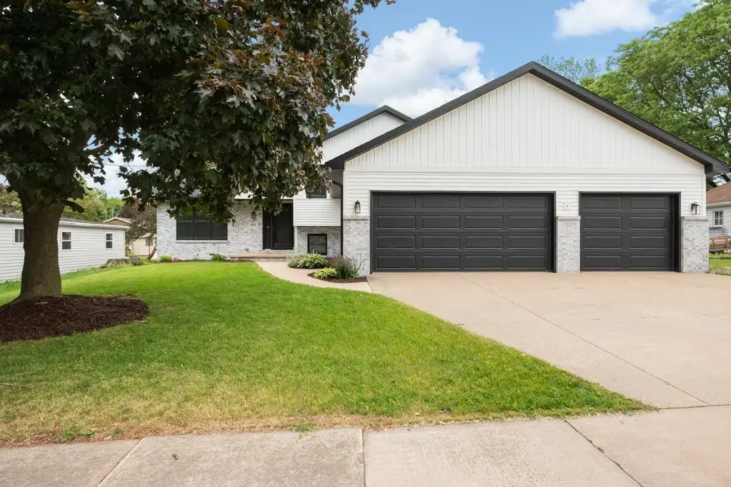 936 W 10th Street, Kaukauna, WI 54130 - #1
