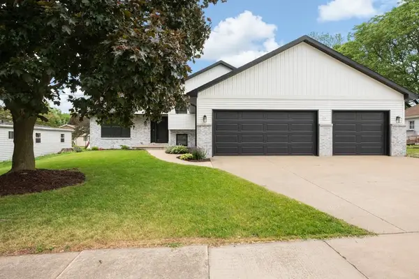 936 W 10th Street, KAUKAUNA, WI 54130