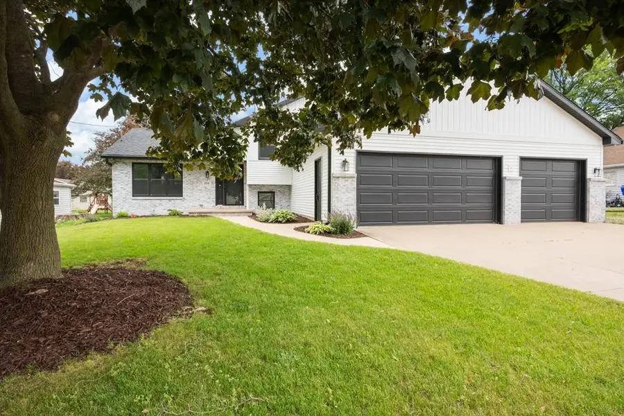 936 W 10th Street, Kaukauna, WI 54130 - #2