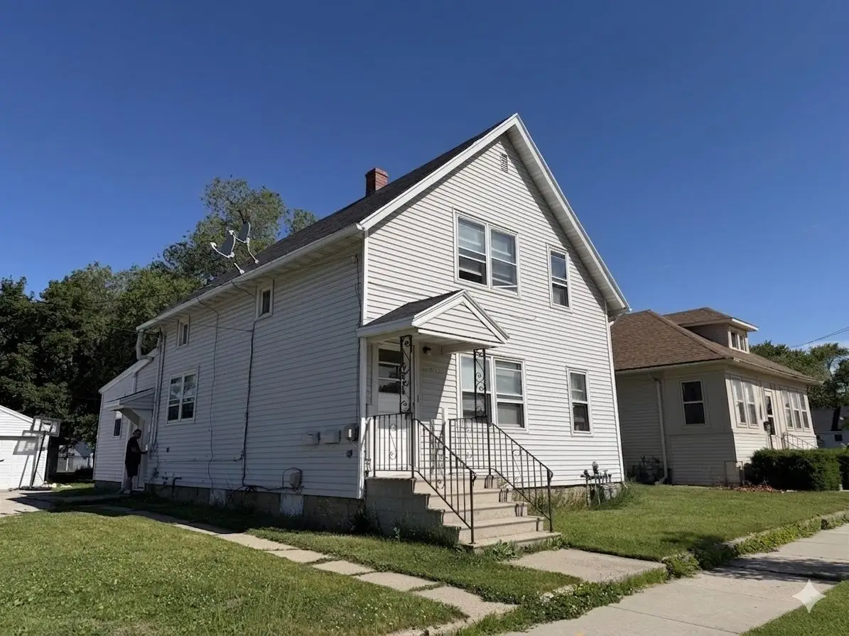 1017 N Webster Avenue, Green Bay, WI 54302 - #1