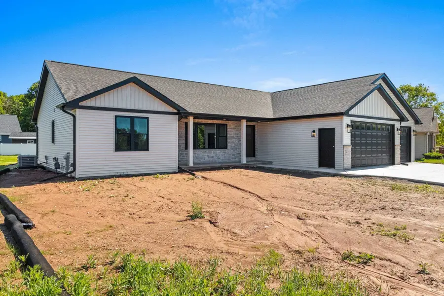 3022 Winnipeg Street, Menasha, WI 54952 - #3