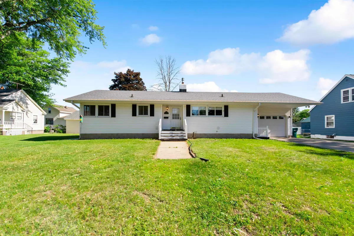 1024 W Hosmer Street, Marinette, WI 54143 - #1