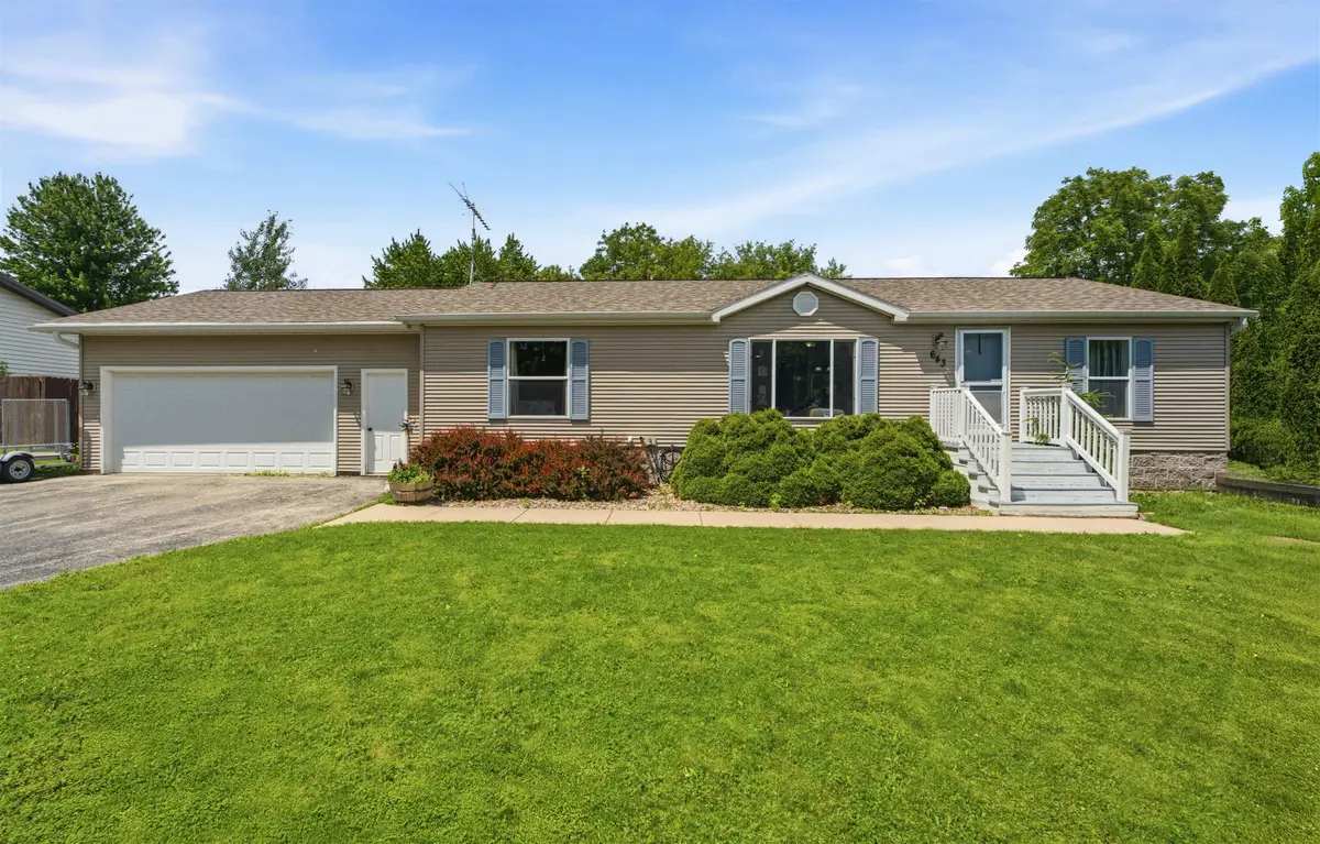 643 S Mill Street, Hortonville, WI 54944 - #1