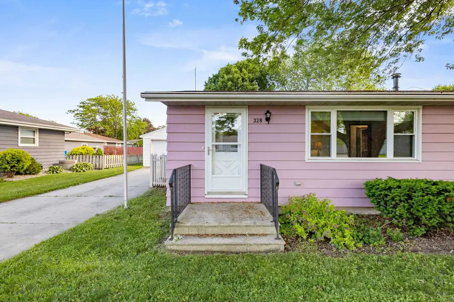 328 Brantwood Drive, Neenah, WI 54956 - #2