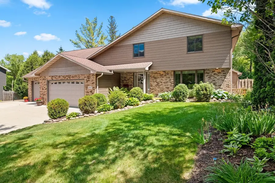 2447 Parkwood Drive, Green Bay, WI 54304-1913 - #2