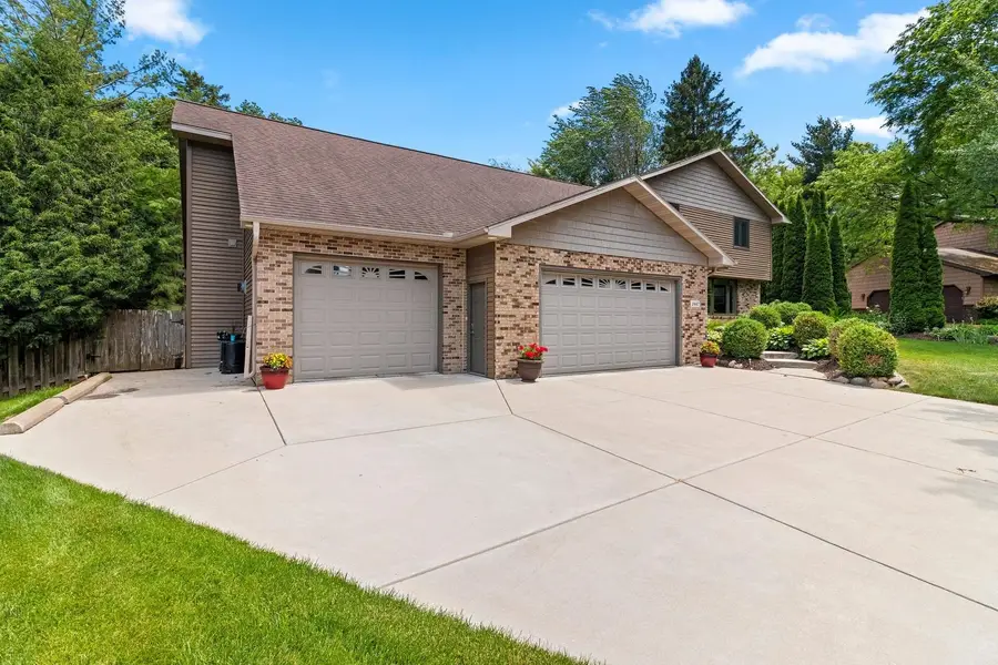 2447 Parkwood Drive, Green Bay, WI 54304-1913 - #3