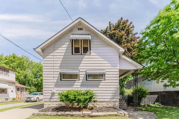 702 W 11th Avenue, OSHKOSH, WI 54902-6312
