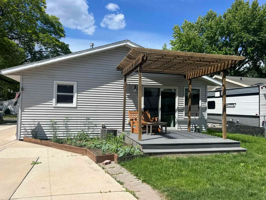 590 E 10th Street, Fond Du Lac, WI 54935 - #2