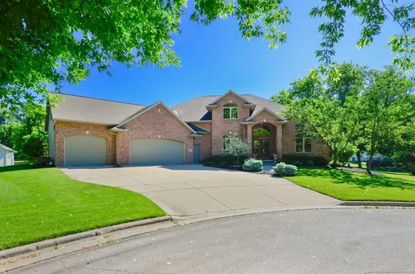 1521 Royal Crown Court, GREEN BAY, WI 54313
