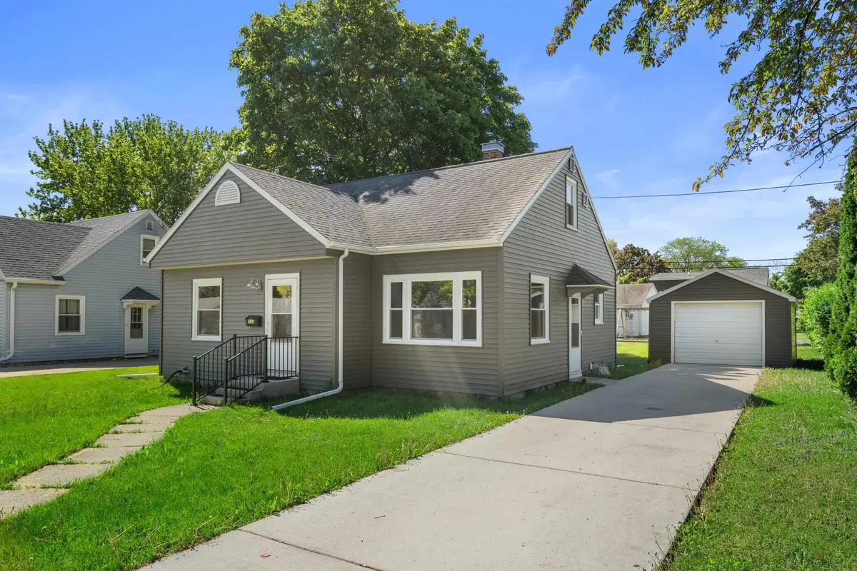 939 Sherry Street, Neenah, WI 54956 - #1
