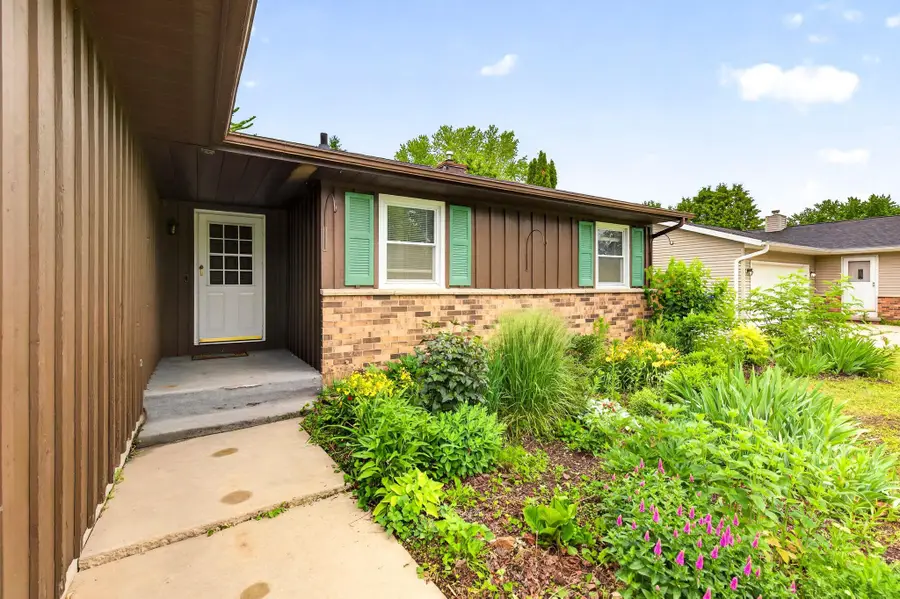 121 Alexander Drive, Neenah, WI 54956 - #3