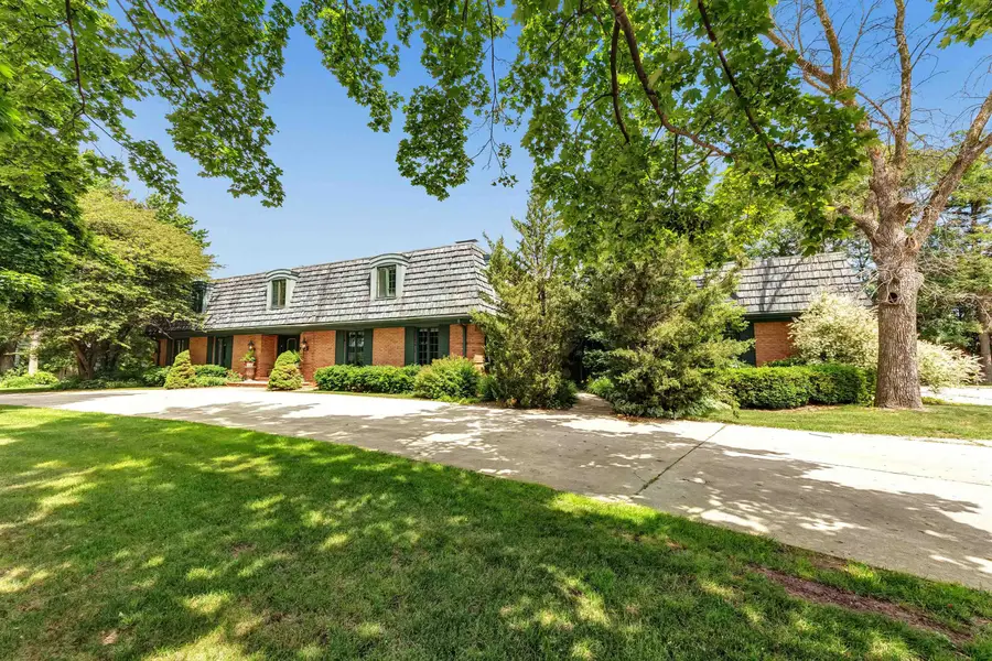 675 Sunset Circle, Green Bay, WI 54301-1345 - #2