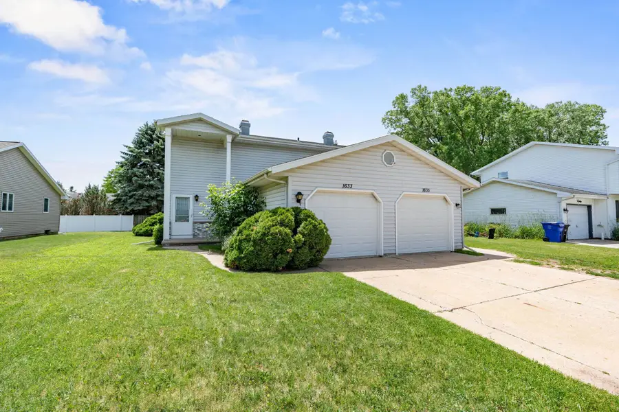 1633 W Weiland Lane, Appleton, WI 54914 - #2