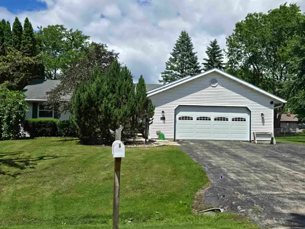 1430 Silverwood Lane, NEENAH, WI 54956